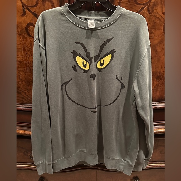 Tops - Grinch sweatshirt